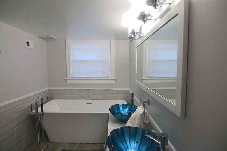 Bathroom 4, The Magnolia - Modern - 2BD / 2bth - Luxury Bedding, Washington D.C.