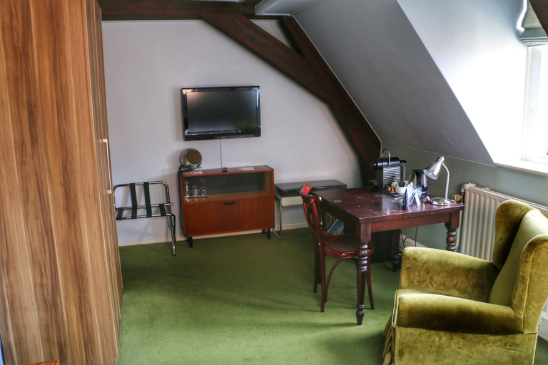 Others 4, Hotel aan de Dam, Middelburg