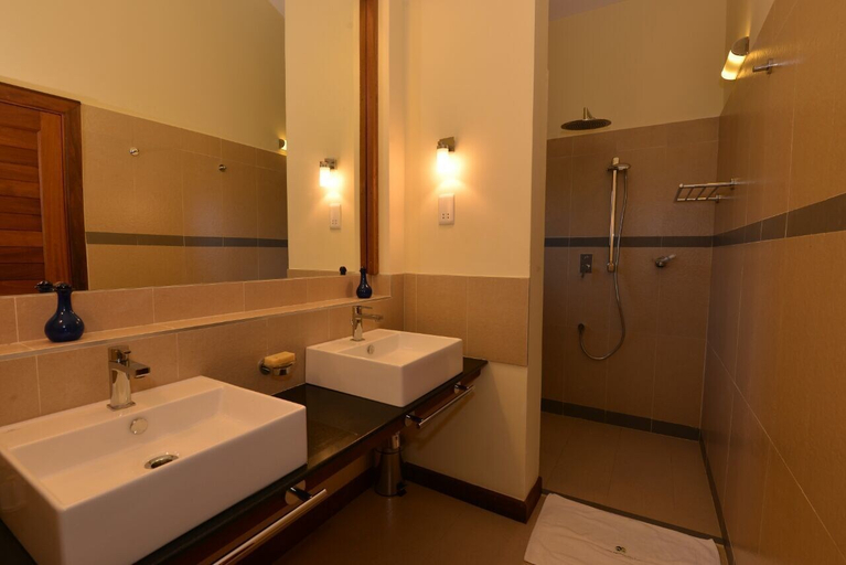 Bathroom 3, Mandharini, Kilifi North