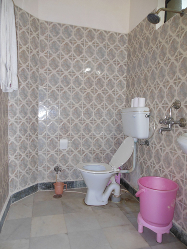 Bathroom 4, Hotel Taj Plaza, Agra