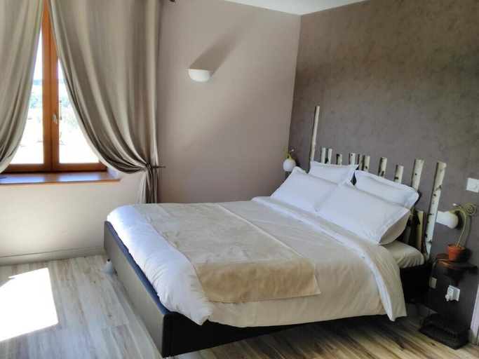 Bedroom 3, La Halte du Pelerin Chambres d'hôtes, Loire