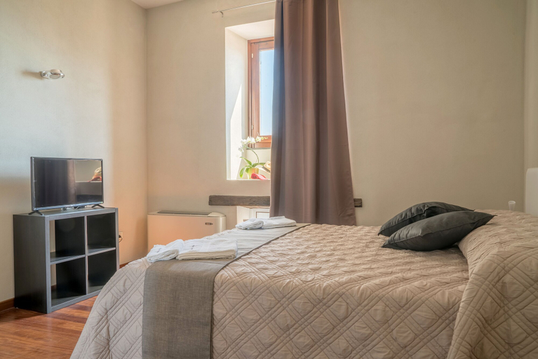 Bedroom 3, Plaium Montis, Salerno