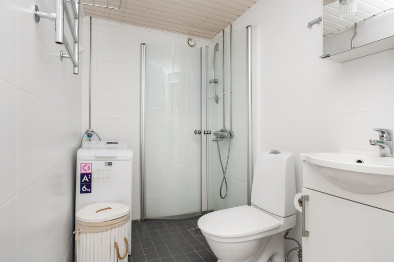 Bathroom 3, Kotimaailma Apartments Lahti, Päijänne Tavastia