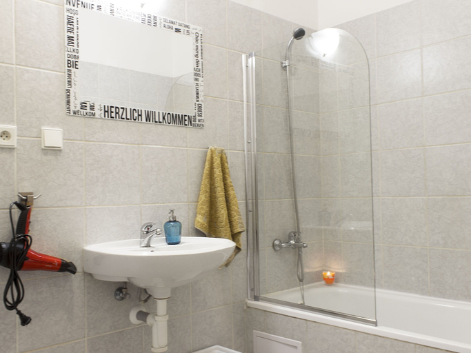 Bathroom 3, Buckinghamshire Arms, Norfolk