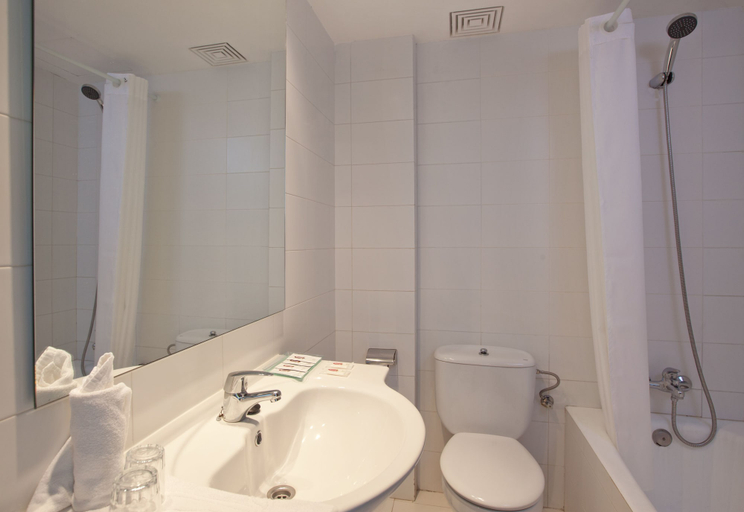 Bathroom 5, Hotel JS Can Picafort, Baleares