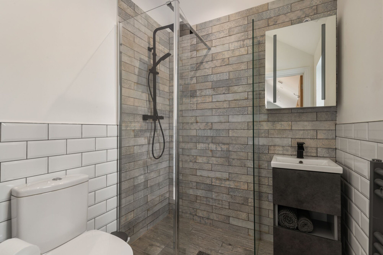 Bathroom 4, Fig Tree Cottage, Pembrokeshire