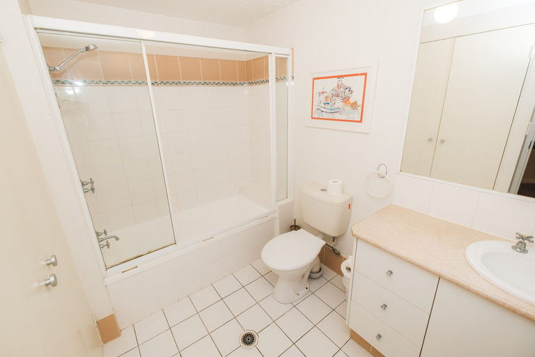 Bathroom 4, Sanctuary Lake Apartments, Gold Coast