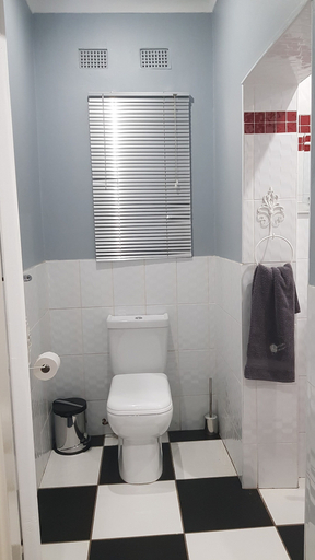 Bathroom 3, Graceland Guest House, Dr Kenneth Kaunda