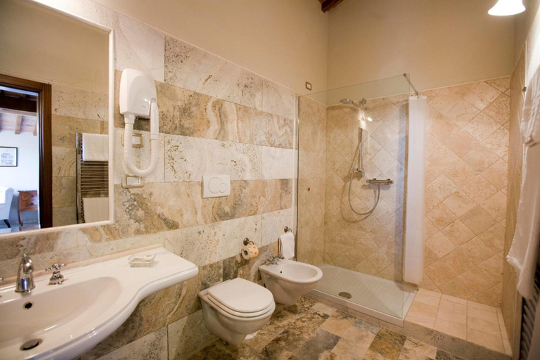 Bathroom 5, Castello delle Serre, Siena
