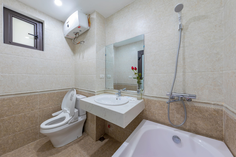 Bathroom 4, Granda Quan Hoa Apartment, Ba Đình