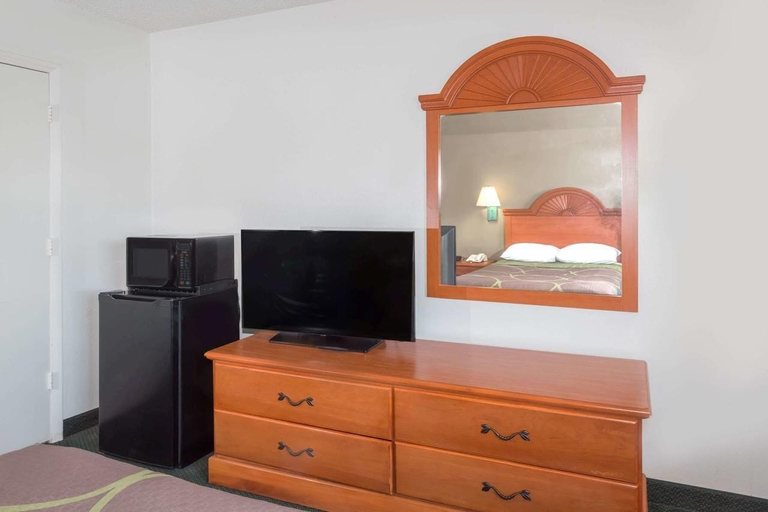 Bedroom 3, Redfinn Inn, Saint Lucie