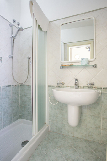 Bathroom 4, Hotel Sant'Angelo, Rimini