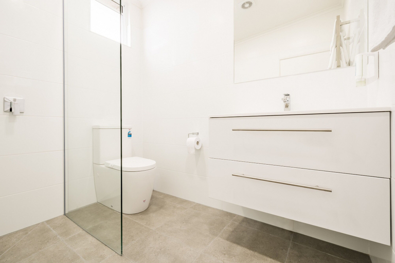 Bathroom 4, The Argosy, Devonport