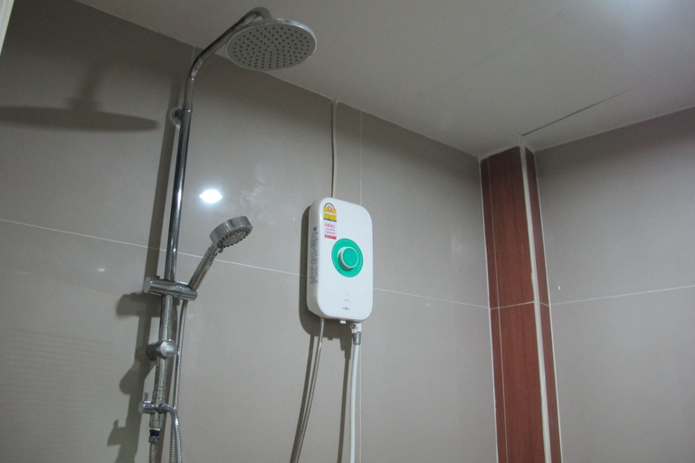 Bathroom 3, Baan MJ, Si Racha