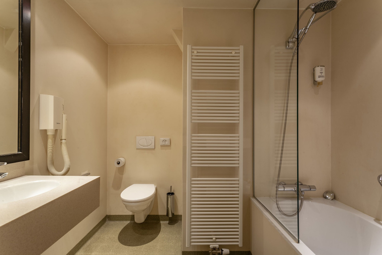 Bathroom 4, Avenue, Amsterdam