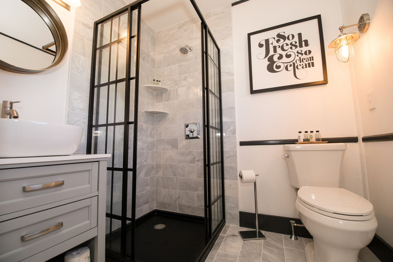Bathroom 4, Addison Choate Inn, Essex