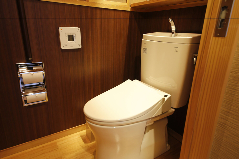 Bathroom 5, Hanagoyomi, Sumoto