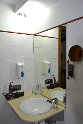 Bathroom 5, Hostal Santa Agueda, Zaragoza