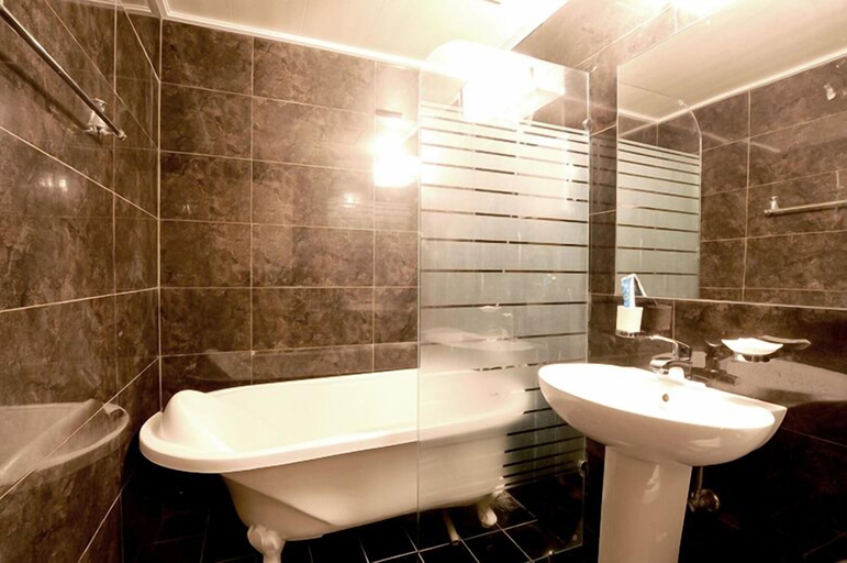 Bathroom 5, Big Apple Motel, Haeundae