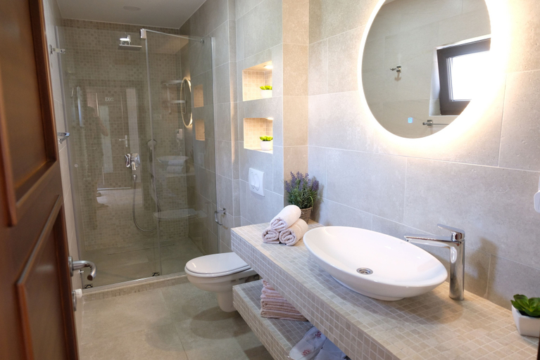 Bathroom 5, Apartments Eneida