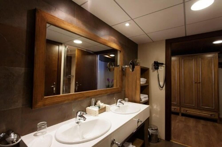 Bathroom 4, Tuc Blanc, Lleida
