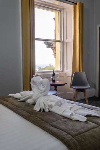 Bedroom 3, Royal Lion Hotel, Pembrokeshire