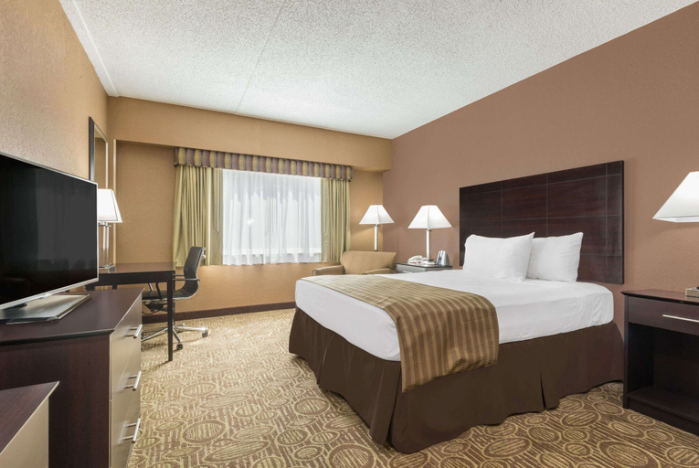 Bedroom 4, Ramada Hotel & Conference Center by Wyndham Paintsville, Johnson