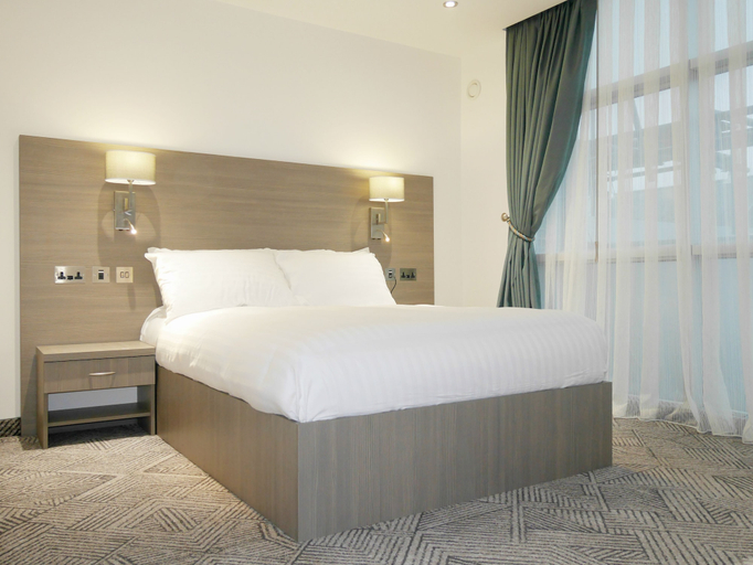 Bedroom 2, The Lion & Key Hotel, London