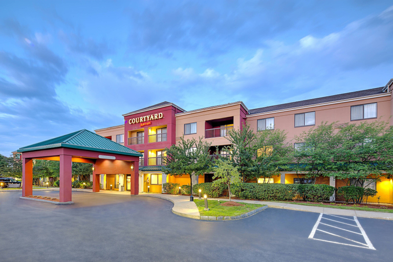 Exterior & Views 2, Courtyard by Marriott Manchester - Boston Regional Airport, Hillsborough
