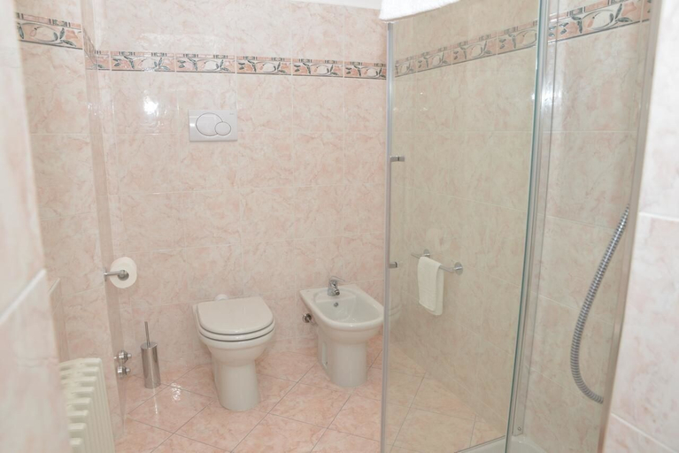 Others 5, Residenza Cece', Lecco