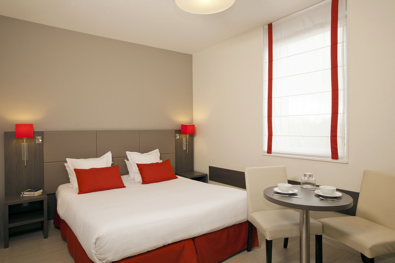 Bedroom 3, Residhome Reims Centre, Marne