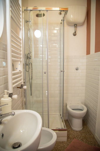 Bathroom 5, B&B I Due Gelsi, Rome