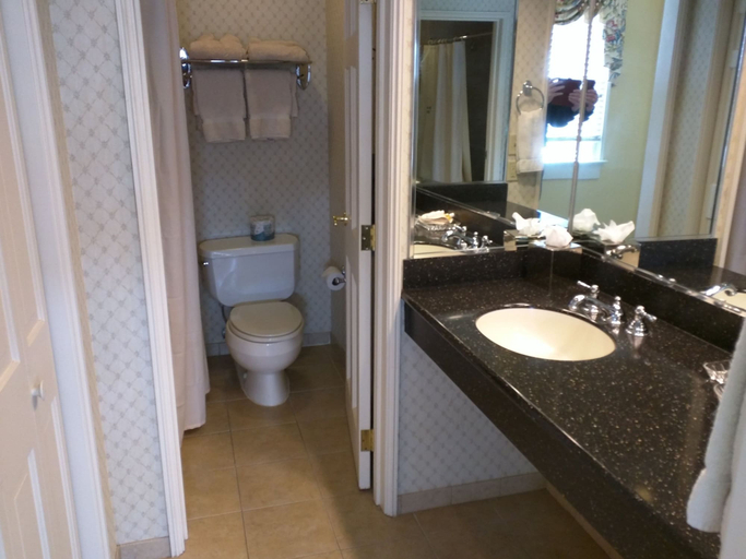 Bathroom 3, Planters Inn on Reynolds Square, Chatham