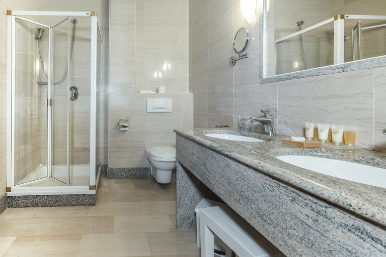 Bathroom 5, Grand Hotel Palladium, Baleares
