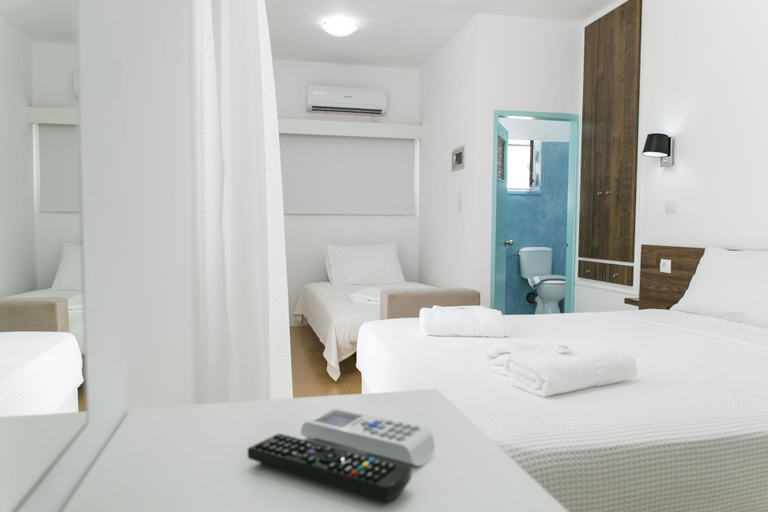 Bedroom 2, Kissamia - Self Check In Only - Next to Night Clubs, Crete
