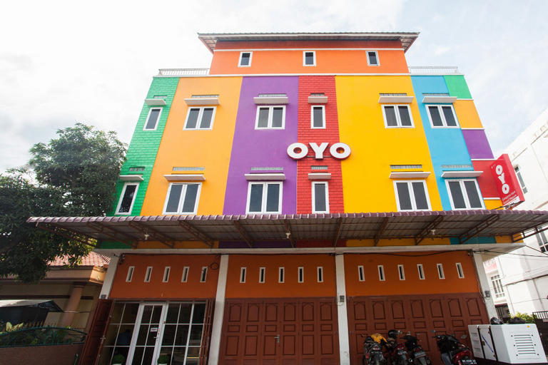 Exterior & Views 2, OYO 1052 Sentosa Jaya Guest House Syariah, Medan