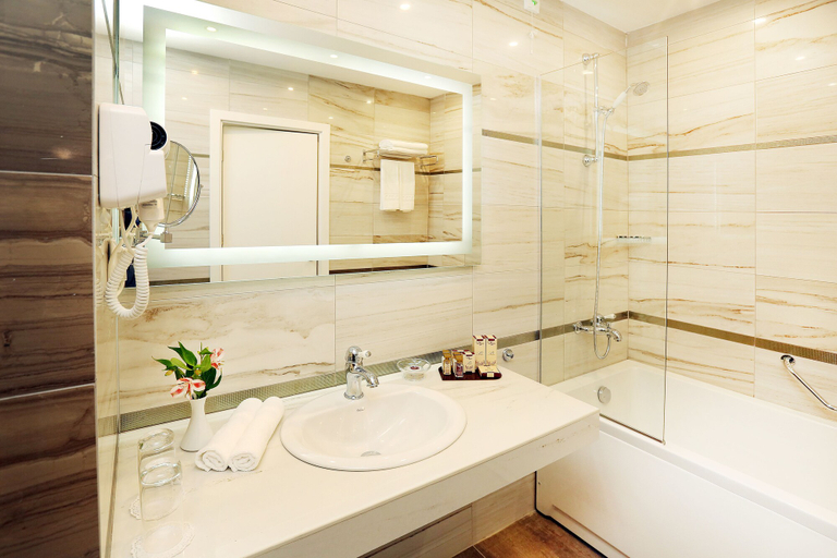 Bathroom 4, COOP Hotel, Stolichna