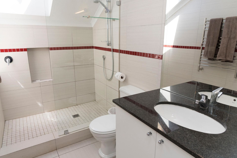 Bathroom, Villa 2, Eden