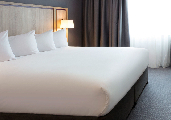 Bedroom 2, Leonardo Hotel London Watford, Hertfordshire