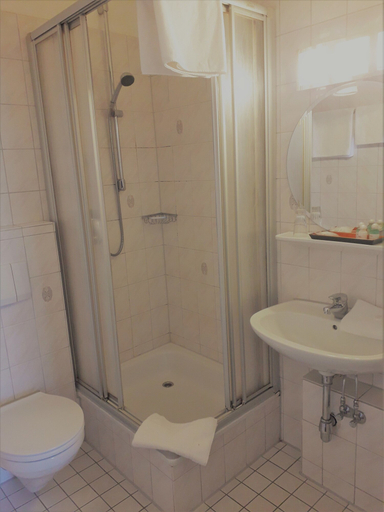 Bathroom 4, Hotel Deutsches Haus, Heidekreis