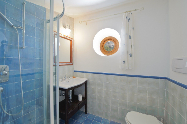 Bathroom 3, Melodia, Salerno
