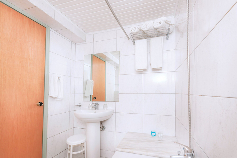 Bathroom 5, Kosta Palace, South Aegean