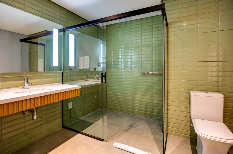 Bathroom 12