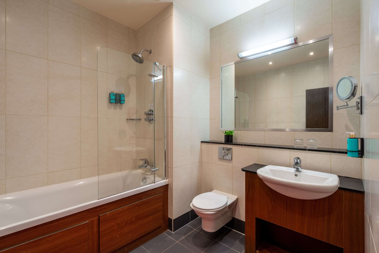Bathroom 3, The Trinity City Hotel, Dublin