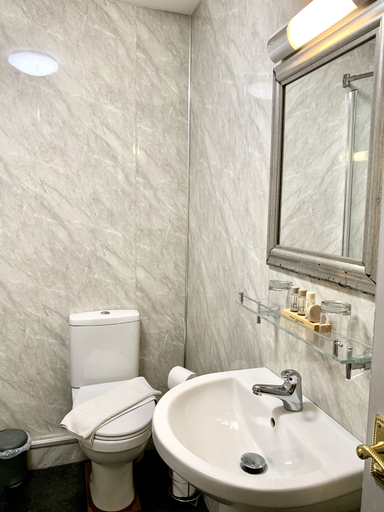 Bathroom 4, Salt on the Harbour, East Riding of Yorkshire