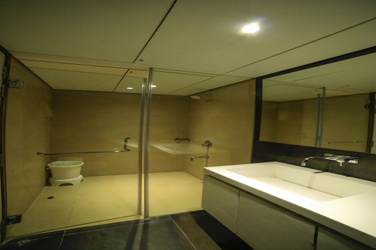Bathroom 4, Hotel German Palace, Gandhinagar