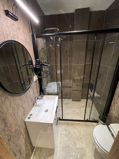 Bathroom 4, Weingart Seaside Hotel, Beyoğlu