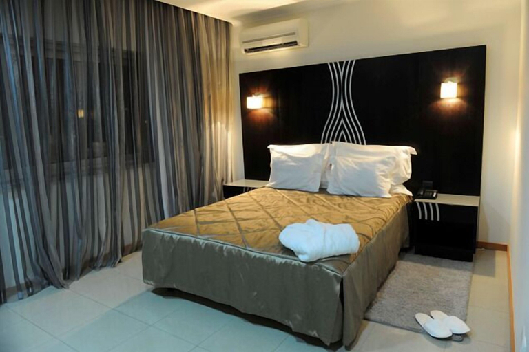 Bedroom 3, Aparthotel Tropicana, Ingombota
