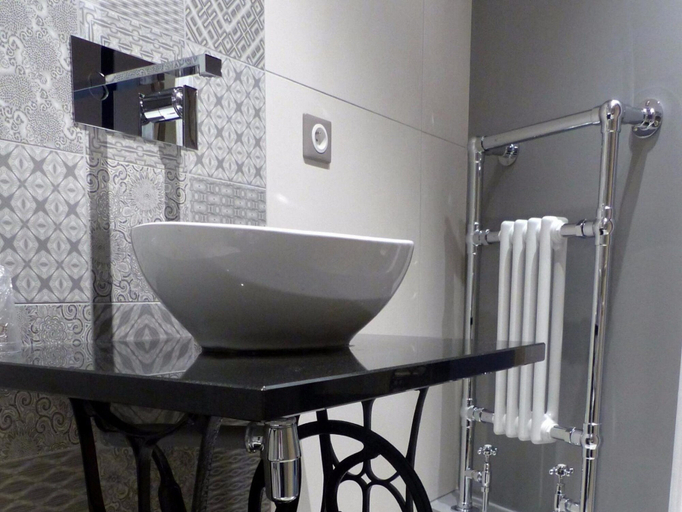 Bathroom 5, Logis Hotel Restaurant Le Cheval Blanc Blere, Indre-et-Loire