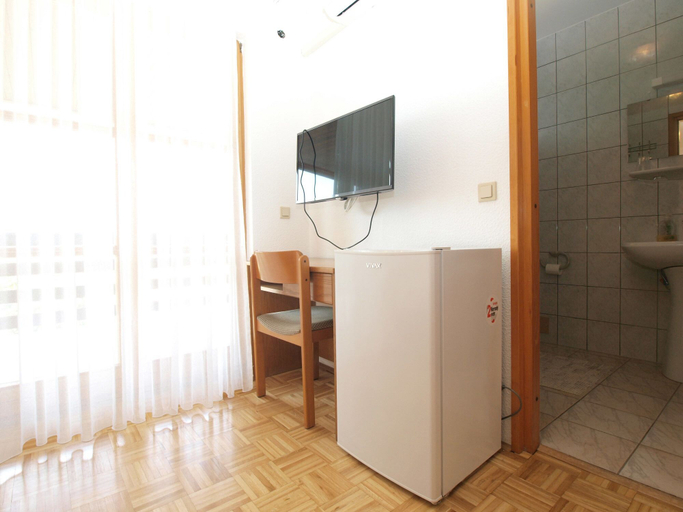 Others 5, Apartment 1624, Novigrad